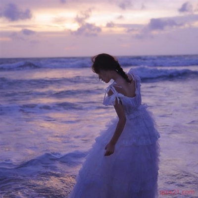 女生海边头像背影图片(26张)