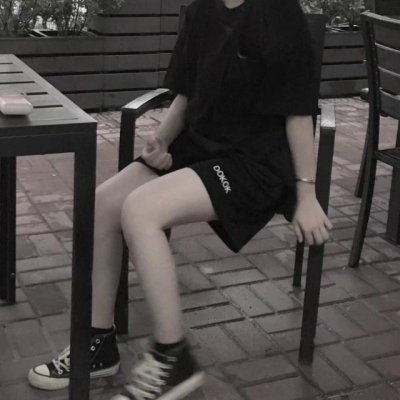 黑色高清头像女生头像(优选24张)