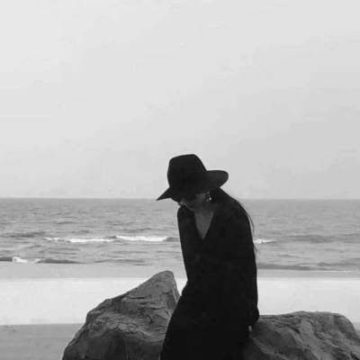 黑色高清头像女生头像(优选24张)