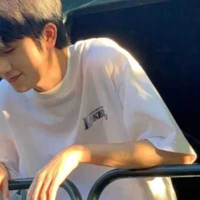 又霸气又高冷的男生头像(精选32张)