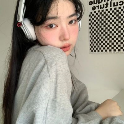 好看的长发女生头像(优选22张)