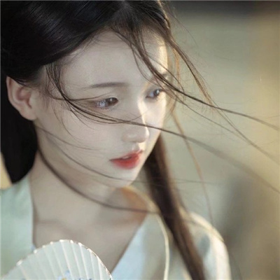 好看的长发女生头像(优选22张)