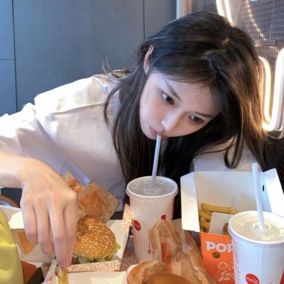 白月光女生头像温柔清新图片大全(共20张)