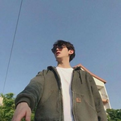 2023干净阳光的男生头像(22张)