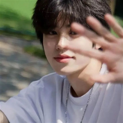 2023干净阳光的男生头像(22张)