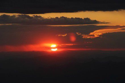 关于日落的优美句子_日出日落春种秋收