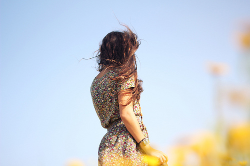 张小娴经典语句 与其逃避现实不如笑对人生