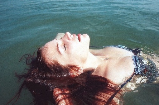 超伤感没人关心个性签名 烦了够了让自己孤独