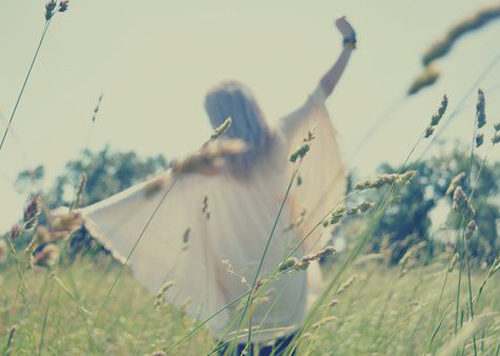 谈恋爱说说大全_青春不常在抓紧谈恋爱