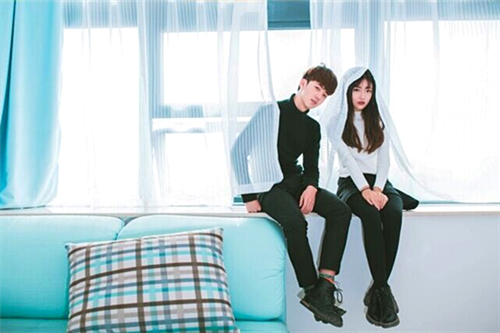 表白爱情的短句子_初相见心相牵