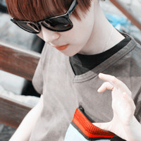 时尚男生耍酷头像