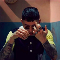 时尚男生耍酷头像