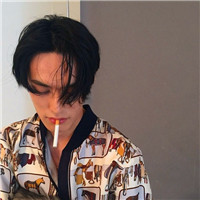 时尚男生耍酷头像