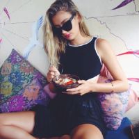 欧美穿背心个性女生头像