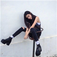 欧美穿背心个性女生头像