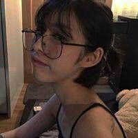 欧美穿背心个性女生头像