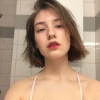 欧美穿背心个性女生头像