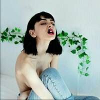 欧美穿背心个性女生头像