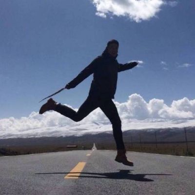 一男一女分开的情侣头像