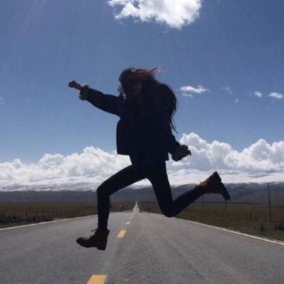 一男一女分开的情侣头像