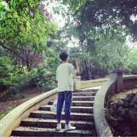 一男一女分开的情侣头像