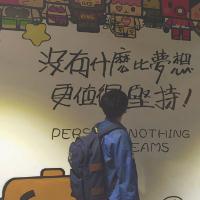 一男一女分开的情侣头像