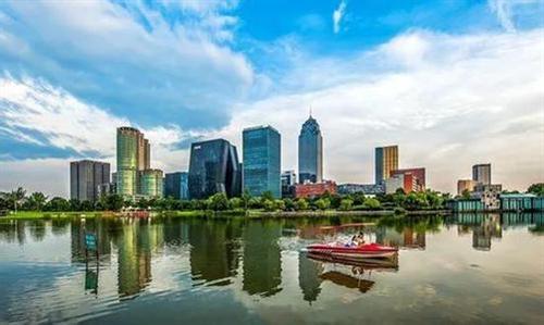 赞美城市的句子