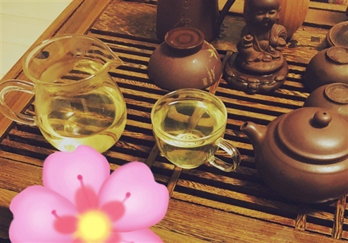 一个人喝茶悠闲的句子 一个人喝茶的心情说说