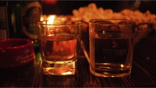 一个人买醉而压抑的句子