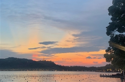 关于夕阳的文案短句干净治愈