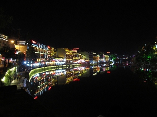 夜景发朋友圈的句子简短开心的