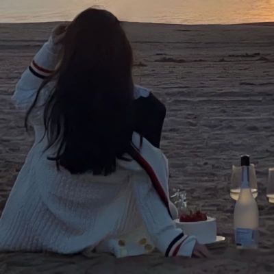 看不出来的情侣头像单人一人一张(精选12张)