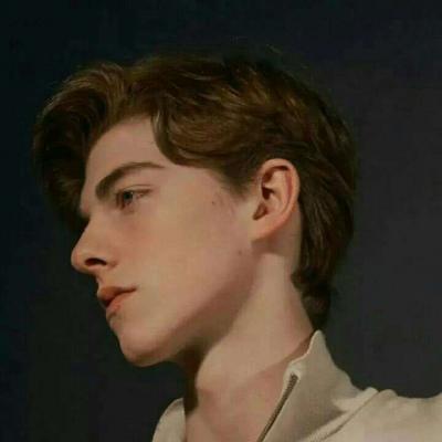 欧美风高级感的头像男(精选12张)