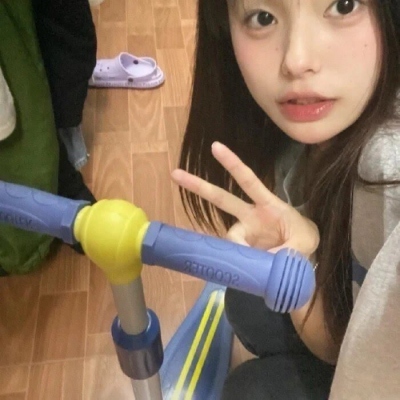 又酷又可爱的头像女生真人(16张)