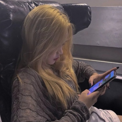 又酷又可爱的头像女生真人(16张)