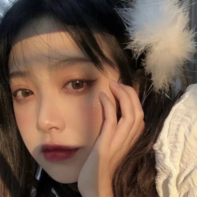 又酷又可爱的头像女生真人(16张)