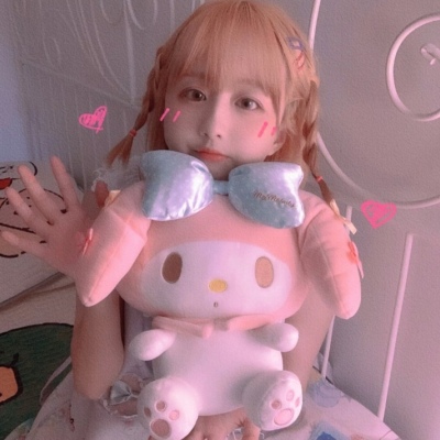 又酷又可爱的头像女生真人(16张)