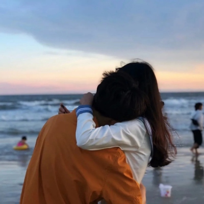 2023最火背影情侣头像(精选16张)