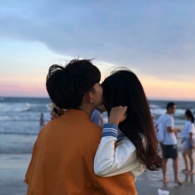 2023最火背影情侣头像(精选16张)