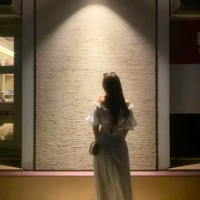 2023最火背影情侣头像(精选16张)