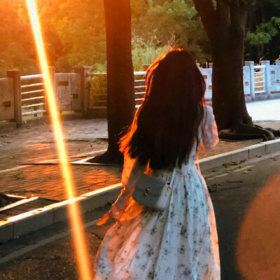 女人最适合的抖音头像背影(22张)