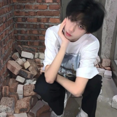 图片壁纸2023最火男生头像(24张)