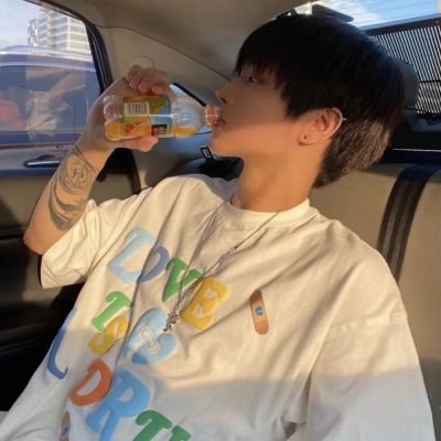 微信头像百看不腻的男(精选24张)