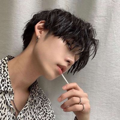 微信头像百看不腻的男(精选24张)