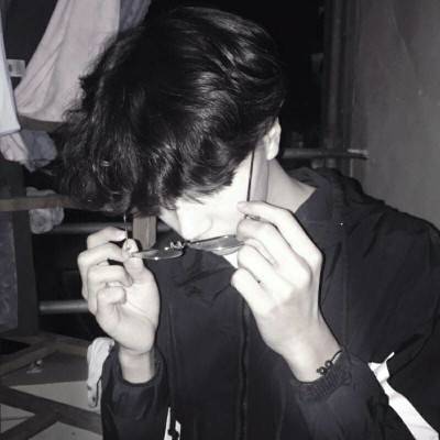 被感情伤透了的头像男生(18张)