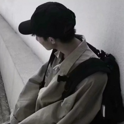 被感情伤透了的头像男生(18张)