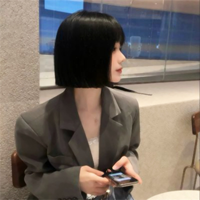 短发气质女生头像卡通头像(24张)