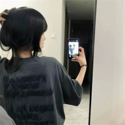 短发气质女生头像卡通头像(24张)