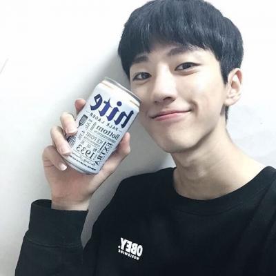 男生高冷帅气的头像(精选24张)