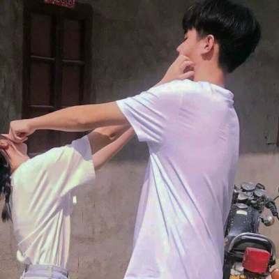 情侣头像超甜一左一右2023高清图片(20张)